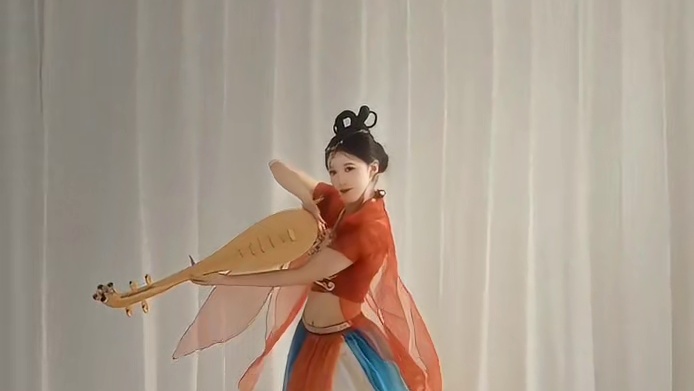 “听说了嘛，京城最近来了一位善舞的西域女子”#古典舞 #苏运莹月下  #西域舞姬 #敦煌 #敦煌舞 