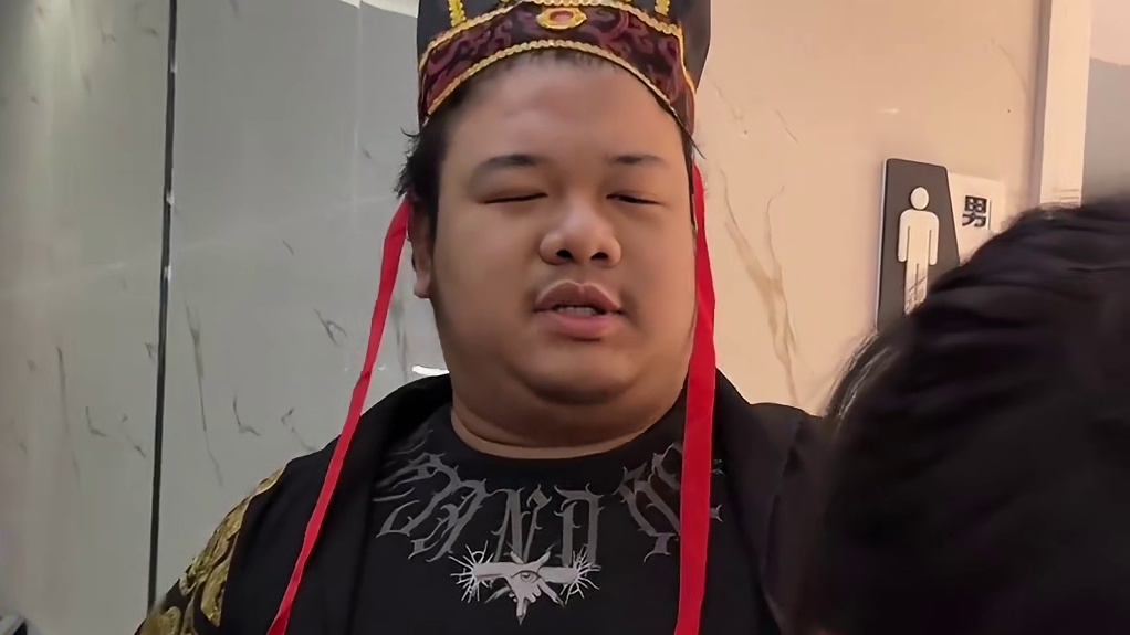 皮鞭加碘伏，边打边消毒 #煮酒论枭雄 #曹操斗地主