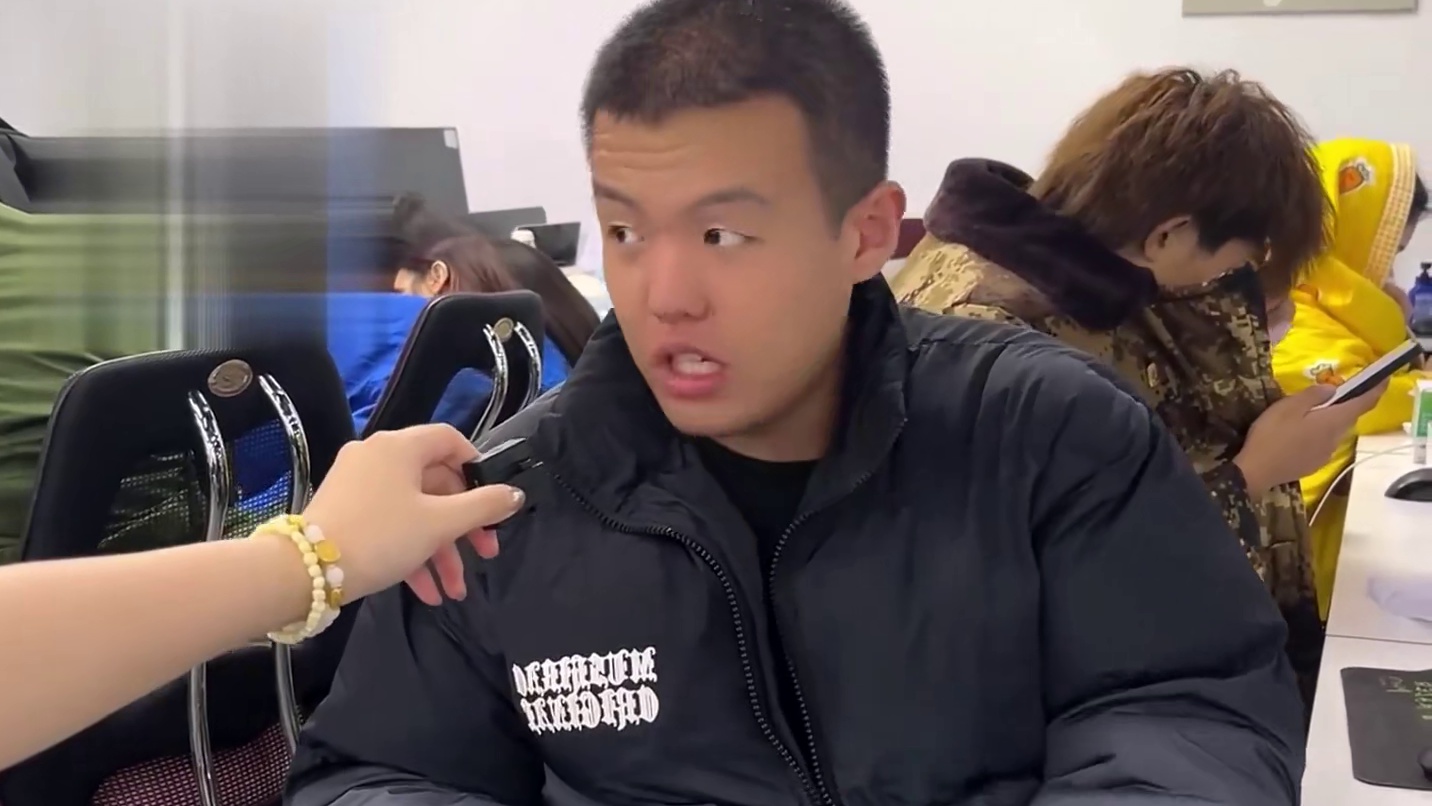 盘点被孤立的奇葩同事，同事们都想揍他几百回了