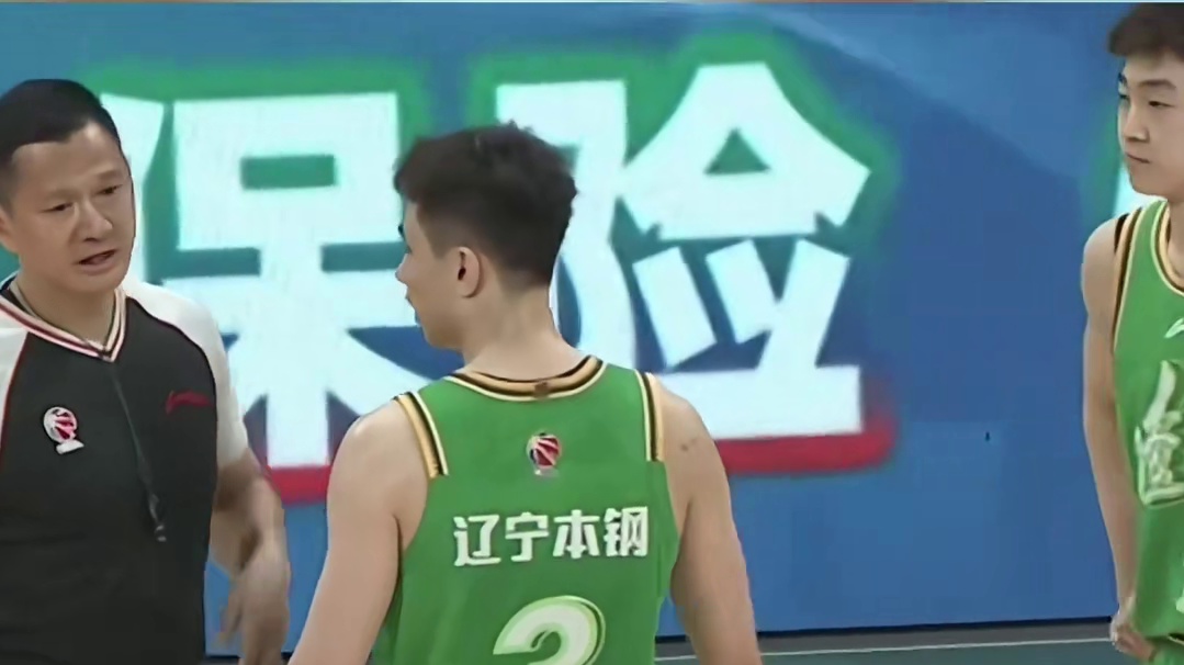 乔丹贝尔故意偷听战术惹冲突，赵继伟吃了哑巴亏 #辽宁男篮 #cba季后赛 #辽粤大战 #赵继伟