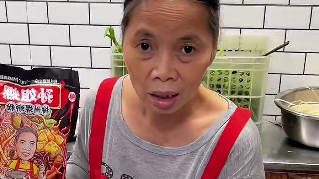 原来老太婆去年11月已经换了新的包装~ #螺蛳粉