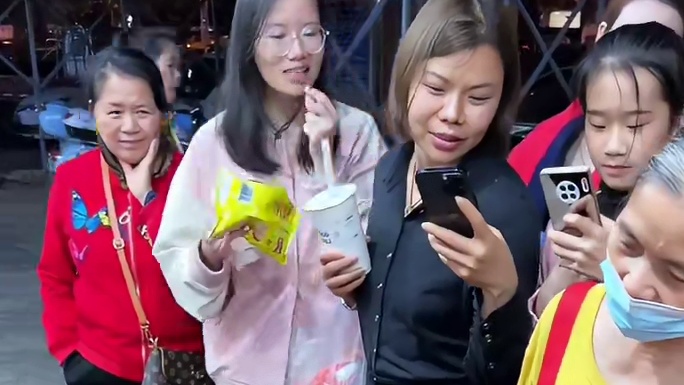 广东帅哥挑战5两螺蛳粉~你觉得他能挑战成功吗？#螺蛳粉