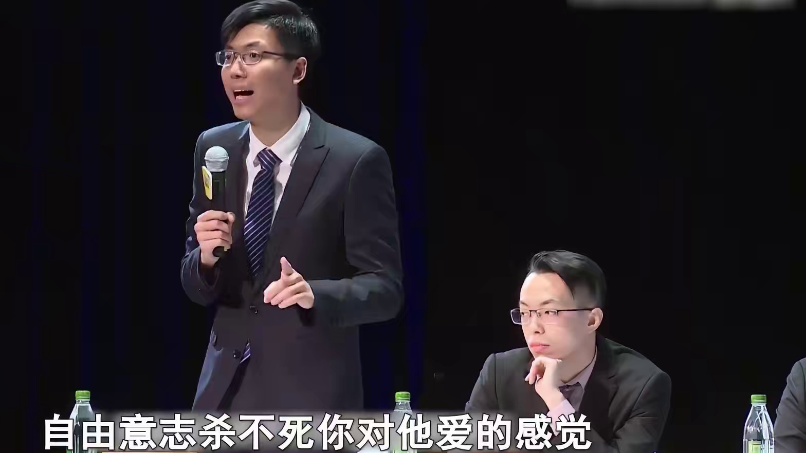 神级辩论赛现场，小伙一穿七，击穿对手emo队友，更能破防网友！ #辩论赛