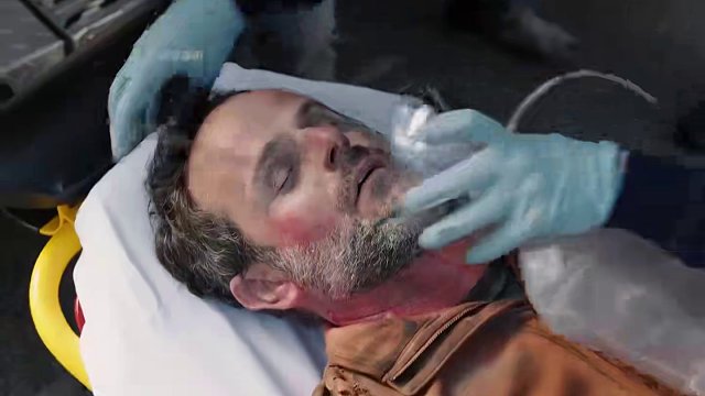 医院接连收治癌症误诊病人，均遭过度化疗，警长一看医生姓名怒了 #一集一个案件 #一剪到底 #高分美剧 #美剧