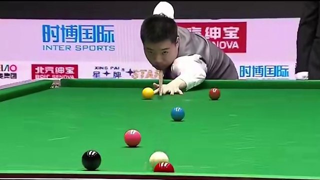 丁俊晖最魔幻决胜局，神仙进球希金斯嘴被气歪，意外多到球迷尖叫