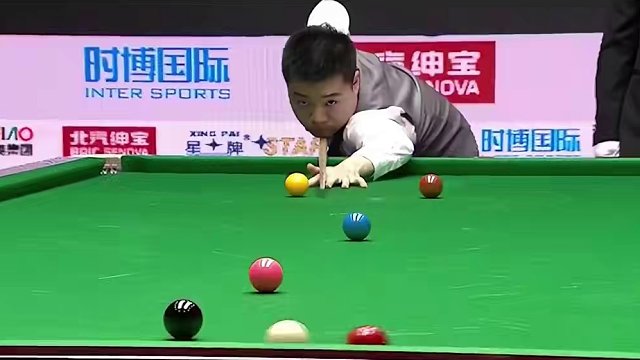 丁俊晖最魔幻决胜局，神仙进球希金斯嘴被气歪，意外多到球迷尖叫