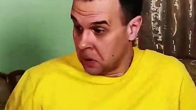 男子和儿子玩游戏作弊，没想到最后反被套路了！ #看一遍笑一遍 #老外真会玩 #万万没想到 #意想不到