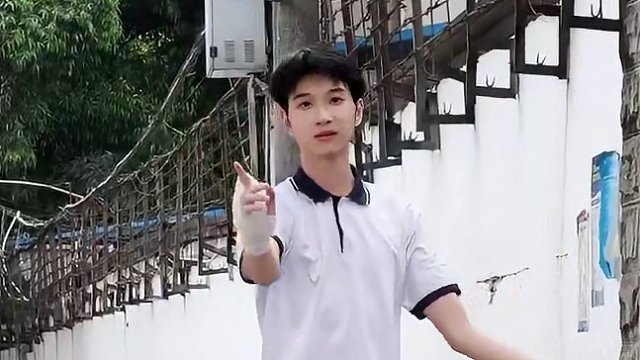 于陋巷起舞 于尘世生花 #男高 #古典舞 #兰亭序 #户外舞蹈