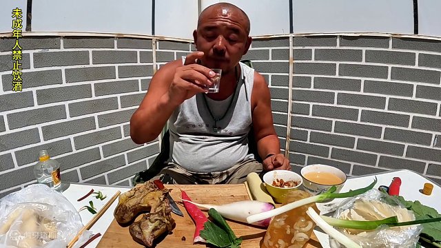 嗮着太阳吃着猪头肉喝着白加啤，配上蘸酱菜，给个神仙也不换#户外美食 #大口吃肉 #香啊造啊 
