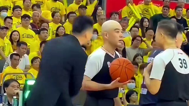 杨鸣赢一场球后飘了，煽动广东球迷问候他们