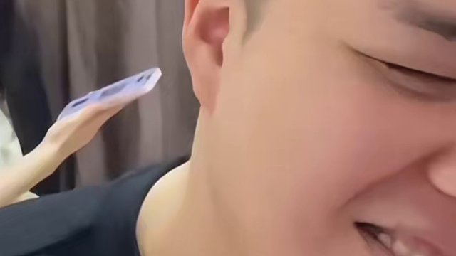 这是一条有“味道”的视频 #整蛊老婆 #放屁大神 #情侣