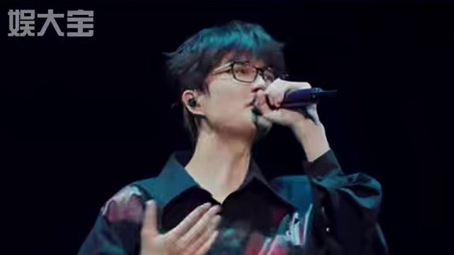 轻轻松松就被许嵩拿捏住了！演唱会我必冲！#许嵩巡演三站官宣  #许嵩  #许嵩卷细节卷到演唱会了