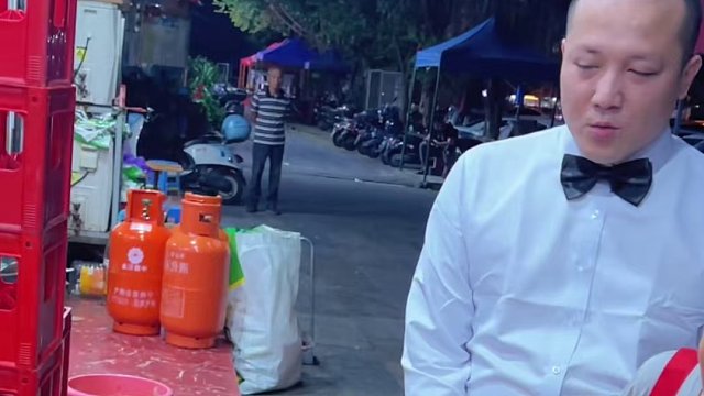 湖南”辣王“挑战5两，既能吃麻又能吃辣~阿姨血亏2000块~#螺蛳粉