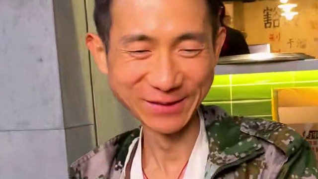 长沙神人刘大哥连续挑战3个辣度，直接辣得飞！