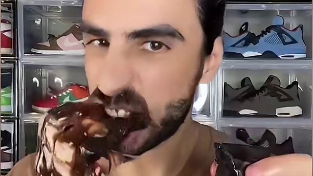 甜蜜风暴：外国美食博主的胰岛素挑战之旅