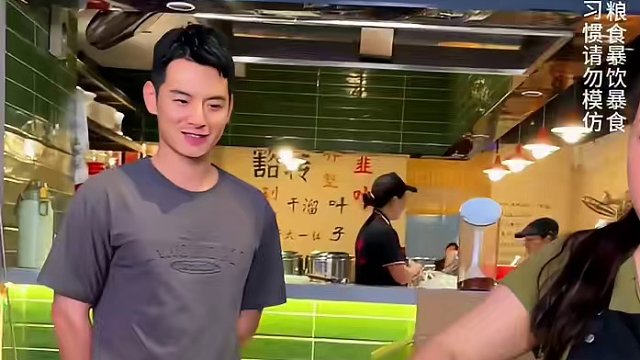 东北大汉挑战1斤重庆小面，这速度差点破纪录啊！#重庆小面