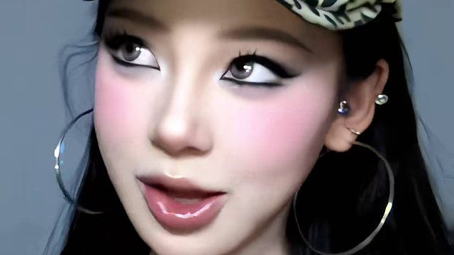 都闪开 姐要开始勾引女人了 #变装 #千禧辣妹 #妆前妆后 #辣妹