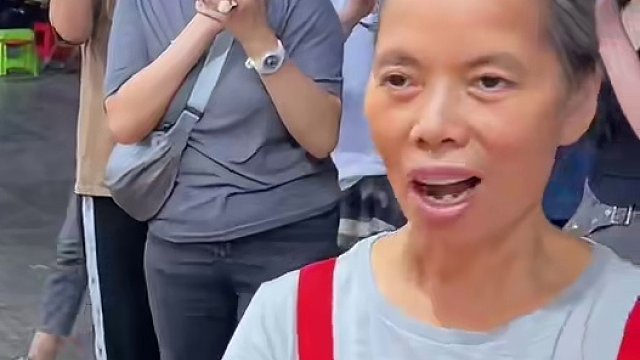 帅哥带拖车来挑战10碗爆辣辣辣~竟然还要加一盆小米辣，你觉得他能挑战成功吗？ #螺蛳粉