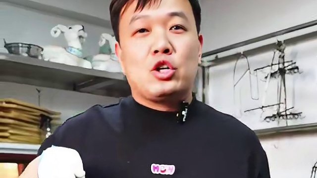 #同城美食 #阜阳美食 今天母亲节，今天带母亲到店吃饭的，送囊坑烤馍一个，羊肉串10