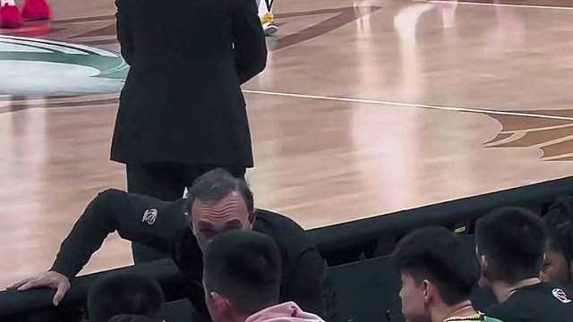 最好的乌戈助教！辽篮教练组每个人都分工明确！团队的胜利！#辽宁男篮 #乌戈