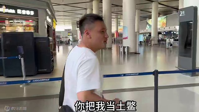 和爱面子老爹坐飞机去安徽老家，不会坐飞机还非要装，我得整整他 #坐飞机 #恶搞老爸 #剧情搞笑