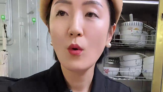 今天跟着重大学子去干饭！ 端上桌的那一刻真的有被震惊到！抄手尊嘟很大个，加了莲藕的肉馅也很nice～