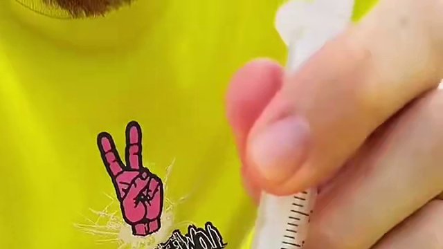 男子变身超人保护小猫咪，结局让人万万没想到！ #搞笑视频 #专治不开心 #搞笑配音