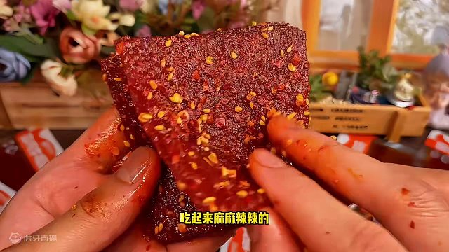 小时候吃过的牛板筋辣条，吃起来麻麻辣辣的，还是原来的味道，简直太上头啦#好吃到停不下来 #辣条 #追