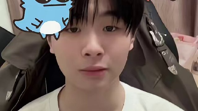 新特效显得头发都不油了，用过的都说好~大家快试试吧！
#全KPL都在玩康康平平特效 #手势舞 #rn