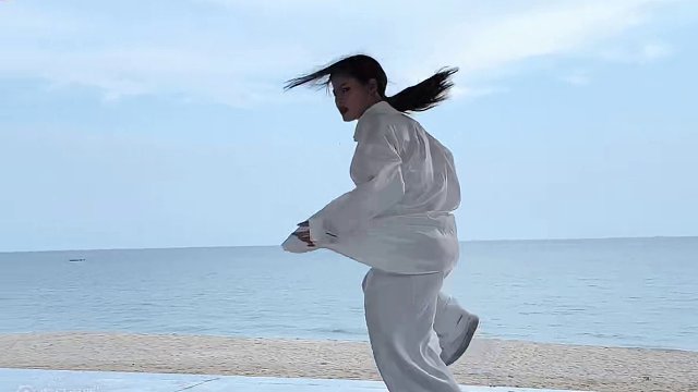 海边、音乐、舞蹈，浮躁的心平静了许多✍️ #夏天该有的样子 #北海 #lijingjing编舞 #零