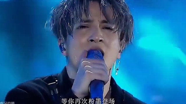 薛之谦深情演绎《陪你去流浪》