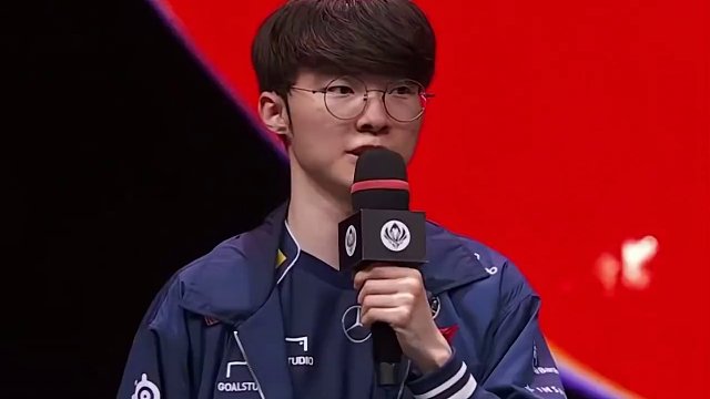 T1战胜TL后，Faker表示本次MSI他们遇到了很多困难，接下来他会努力夺冠，为了粉丝而战，如此伟