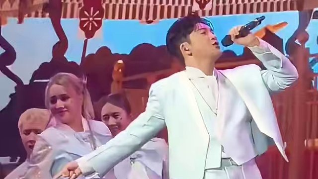 51岁"苏有朋 演唱会开唱，从当年的小虎队到五阿哥，张无忌，张三丰，小鱼儿，饰演的每一部都经典至今，