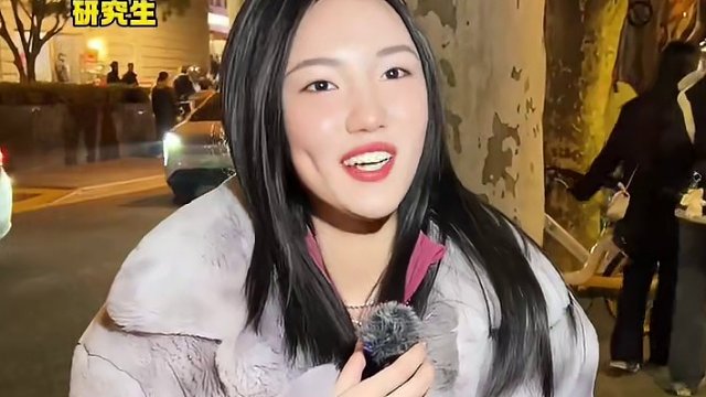 开朗搞笑美女 感情是距离产生美