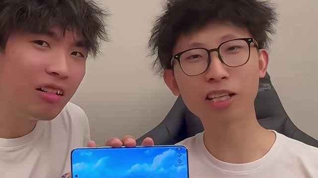 今晚8点，跟天蚕土豆、河野华一起王者吃鸡！ #王者荣耀星之破晓 #梦泪天蚕土豆河野华合体