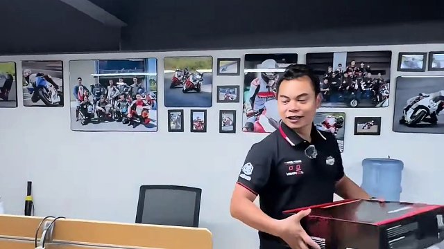 赛羽靴子！！A星？性价比不错！不喜欢某骑亚的某尼斯款的，可以关注！哈哈！#暴走引擎 #赛羽骑行靴r3