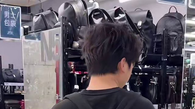 离开上海前最后一站！近万平的二手奢侈品仓库一定要来逛逛！各种大牌都有，包包、服饰、配饰逛到眼花…包包
