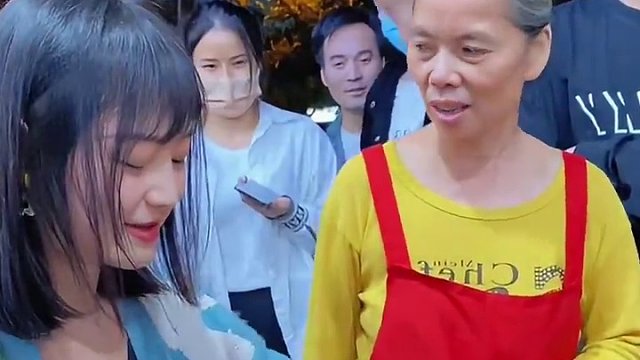 云南美女挑战7两不够，竟然才半饱？#螺蛳粉