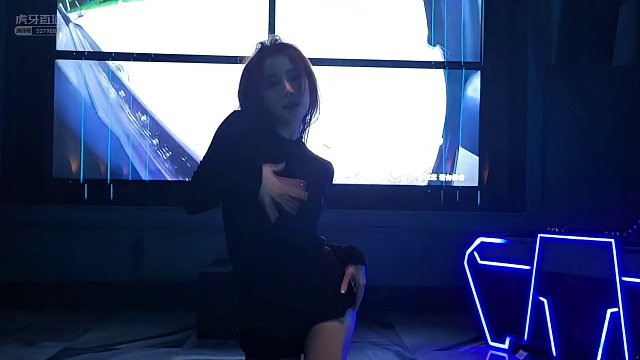 【童锦程】王老师首秀热舞，童锦程手机都拿不稳了