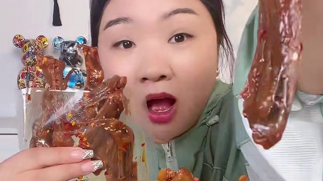 大爆款香辣鸭翅，一包分量满满的7-10根左右，吃起来干香干香的太好吃了！#鸭翅