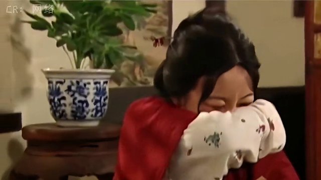 一48岁男子竟然用冥币包养18岁女孩