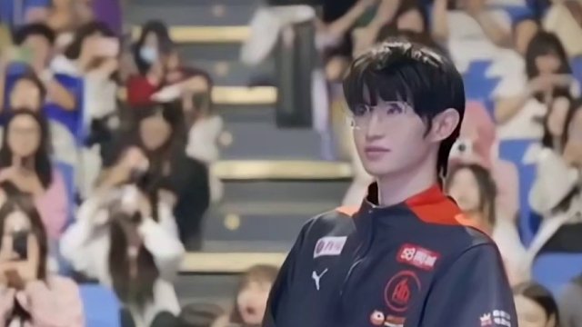 他痛苦，他身边所有人都走了，他不在他舒适区了，他要长大了