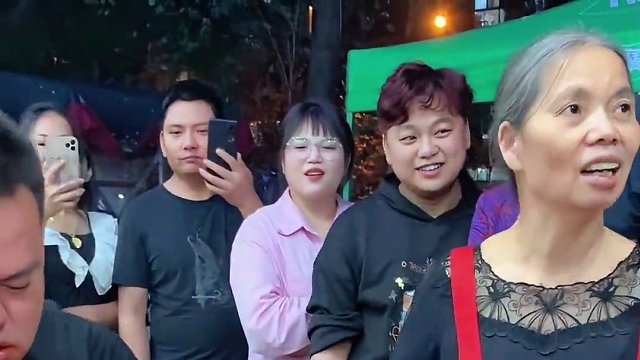 江西帅哥挑战10碗爆辣，你觉得他能挑战成功吗？#螺蛳粉