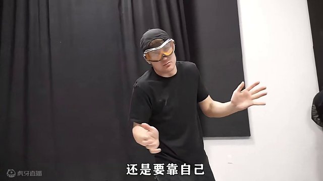 重达三吨的混凝土里有块大钻石，谁先挖到就归谁！