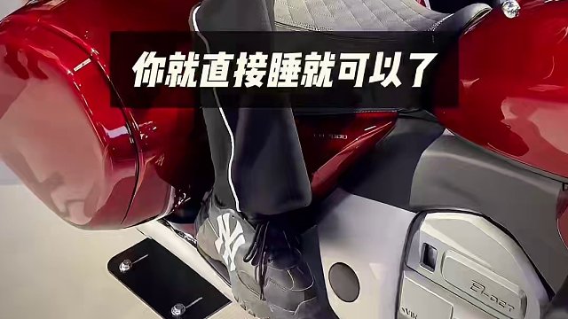 第一视角看长城灵魂座舱，尾灯太漂亮！！#长城灵魂8缸摩托车首发亮相 #摩博会 #长城灵魂 #摩托车