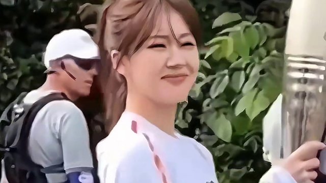 赵露思在法国担任火炬手