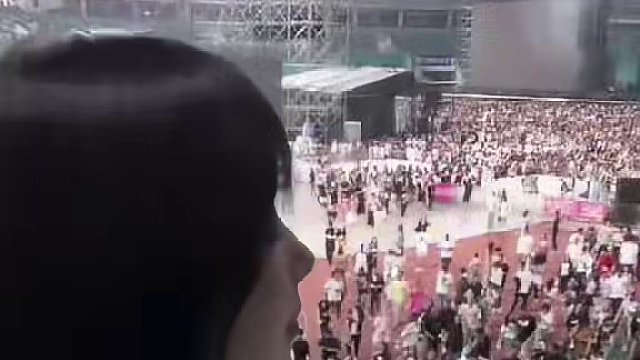 是周杰伦阿！终于轮到我拍这个转场啦 每首歌都是青春的回忆
永远的Jay Chou期待下次再见#周杰伦