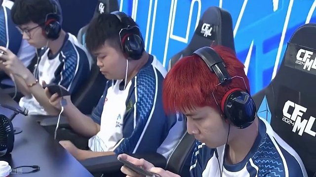 EP墨白潜艇大梯一波丝滑五连杀 #穿越火线手游 #cf #穿越火钱 #cfm荣光月 #cf手游迷城序