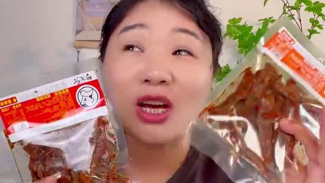 卤宾汉家的这个香辣鸭翅是真的好吃！！！肉质丝丝入扣一口下去绝了！#鸭翅#香辣鸭翅