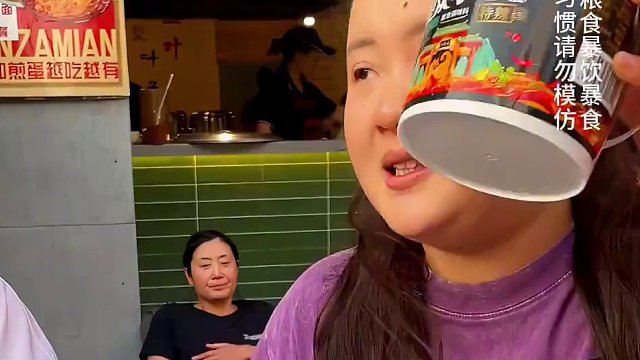 超可爱的江西妹妹挑战辣得笑能成功吗？#重庆小面 #重庆美食 #这一碗好过瘾